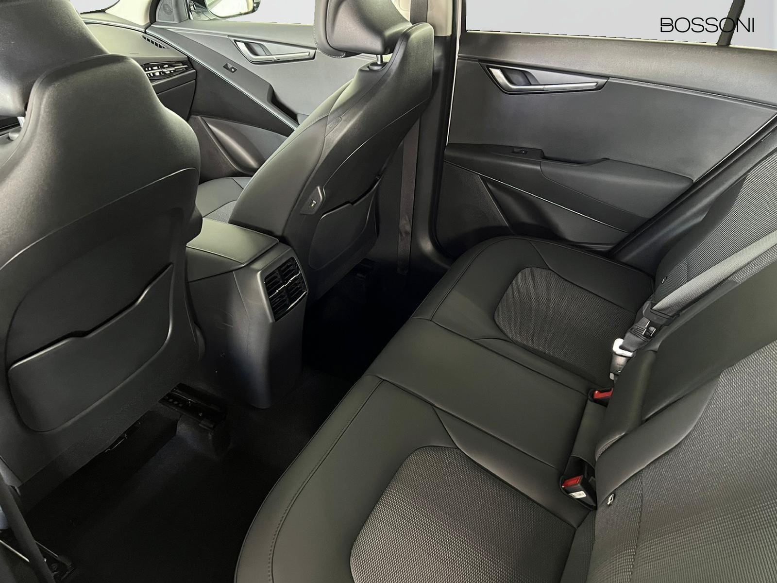 8 - Kia Niro 1.6 gdi hev tri-fuel 126cv style dct6