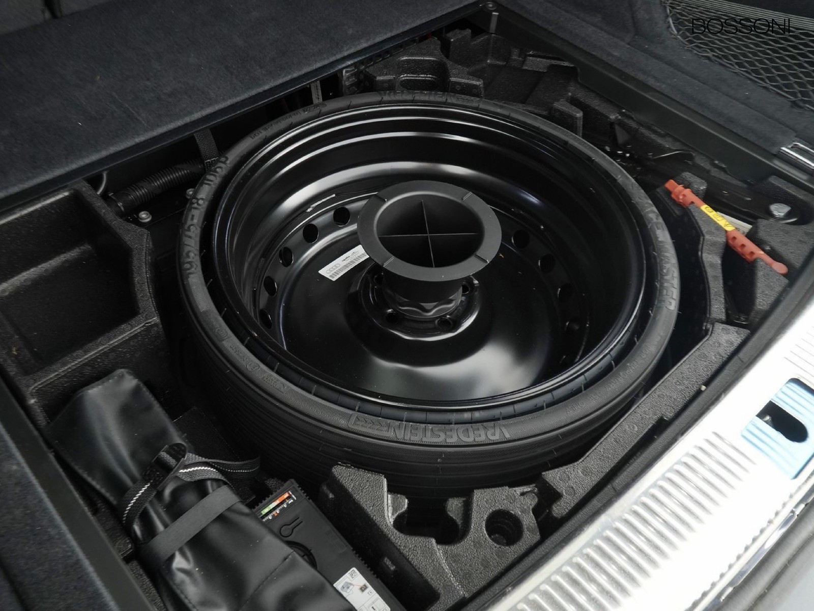 33 - Audi Q5 sportback 40 2.0 tdi mhev 12v s line quattro s tronic