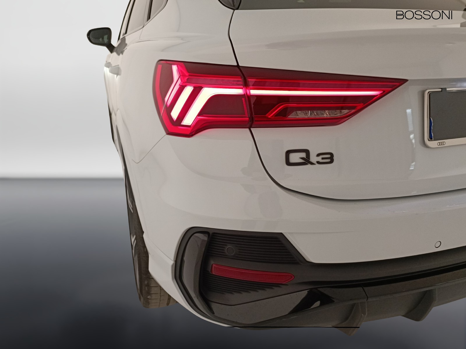 28 - Audi Q3 sportback 35 2.0 tdi identity black s tronic