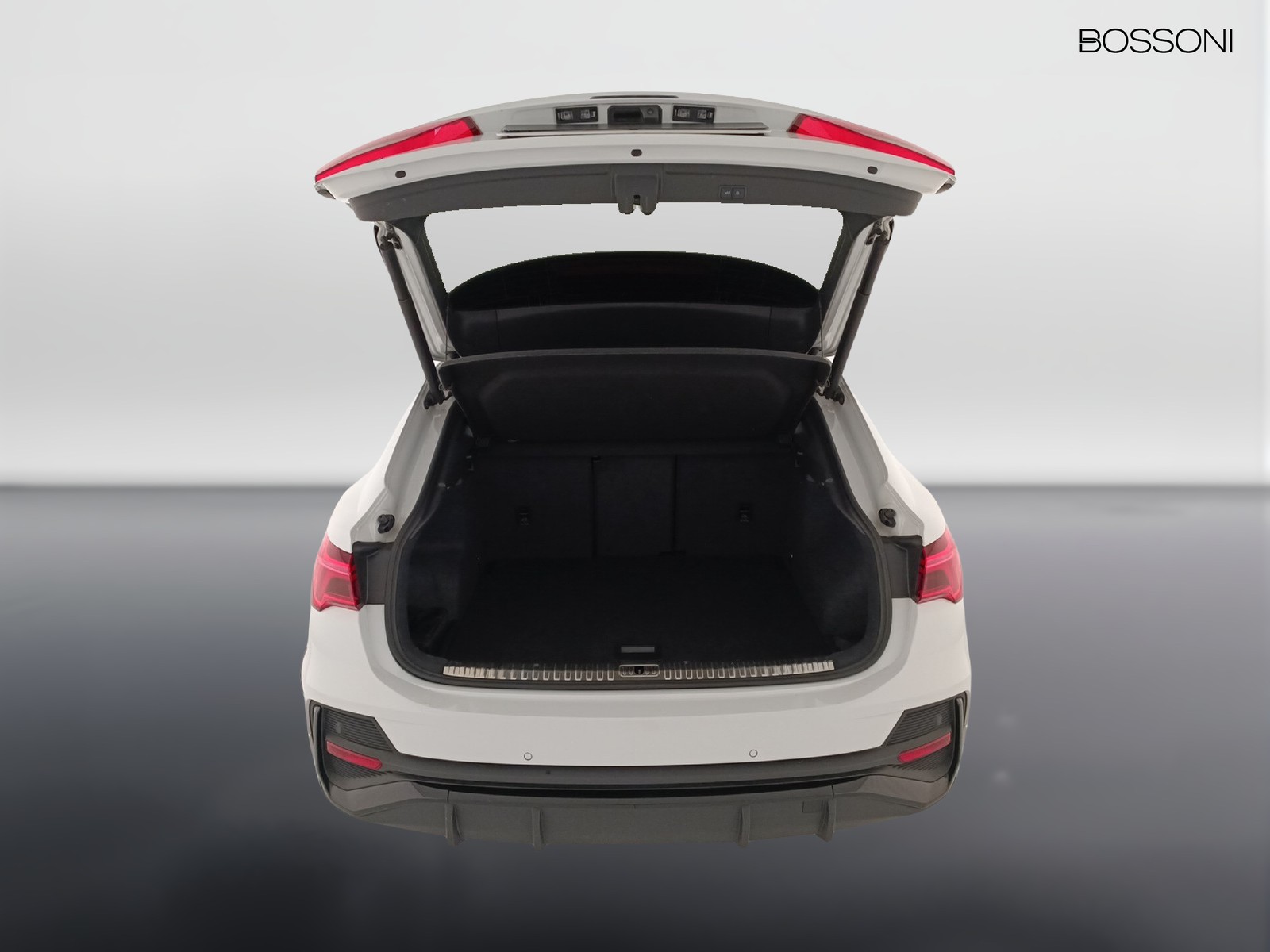 33 - Audi Q3 sportback 35 2.0 tdi identity black s tronic