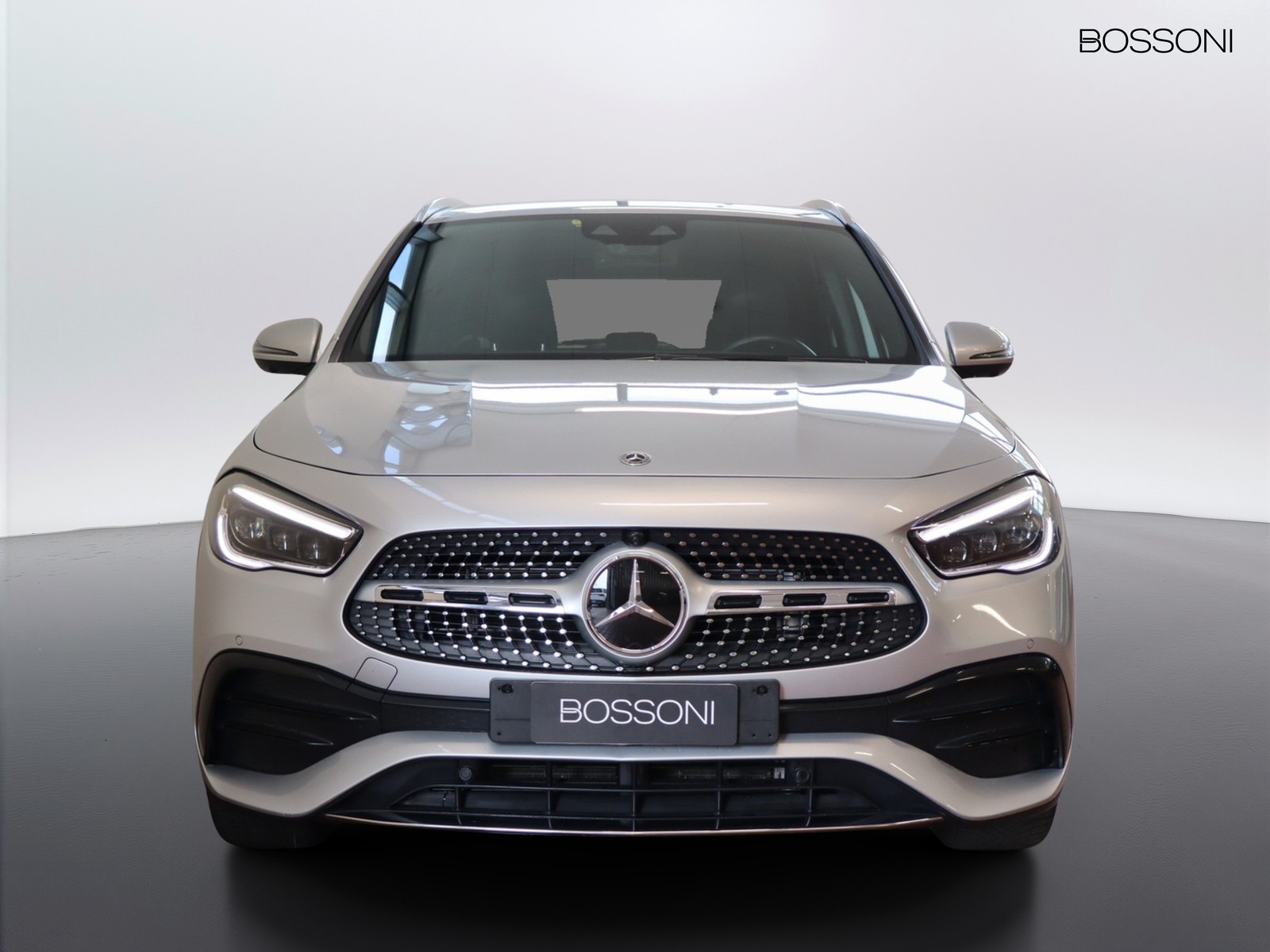 2 - Mercedes GLA 220 d premium 8g-dct