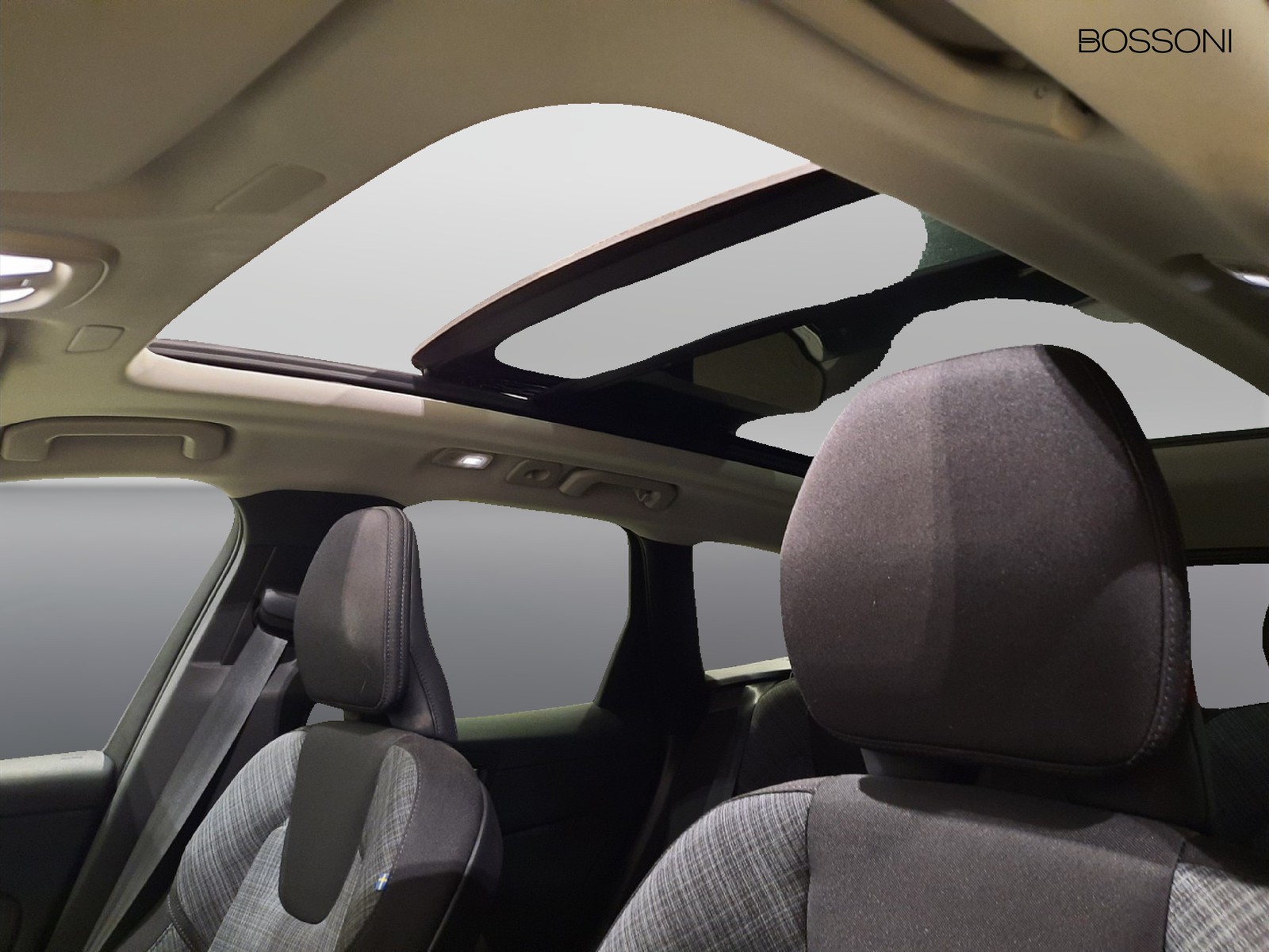 18 - Volvo XC60 2.0 b4 momentum pro automatico