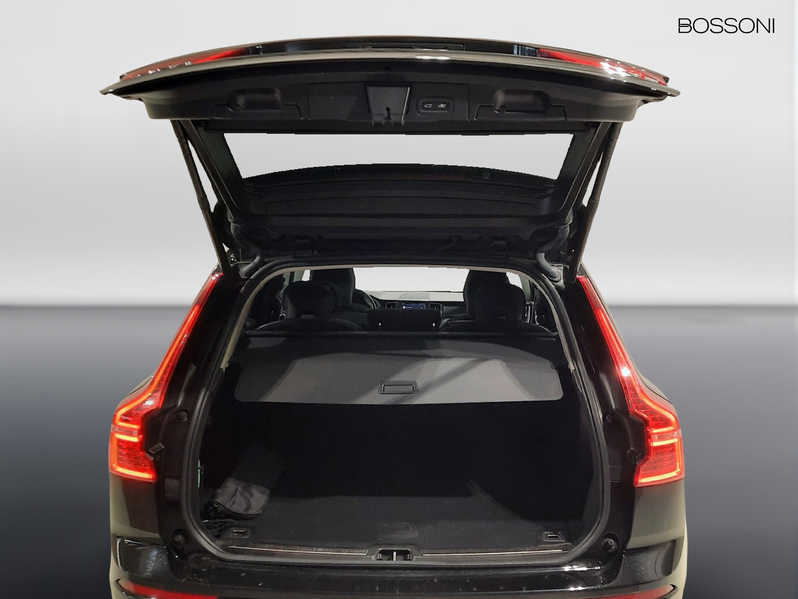 21 - Volvo XC60 2.0 b4 momentum pro automatico