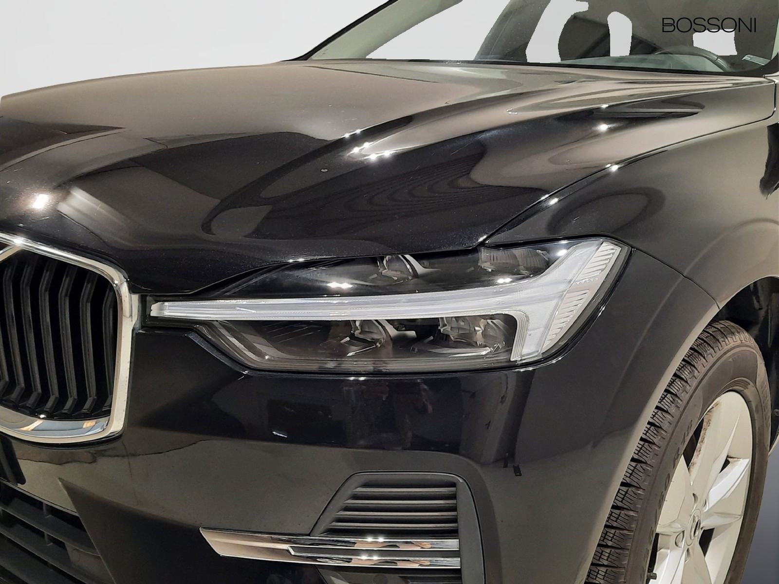 26 - Volvo XC60 2.0 b4 momentum pro automatico