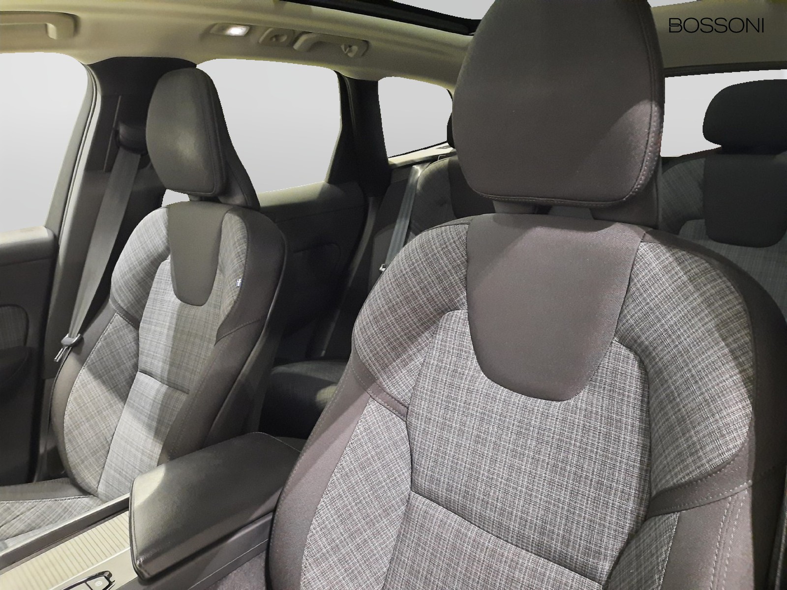 29 - Volvo XC60 2.0 b4 momentum pro automatico