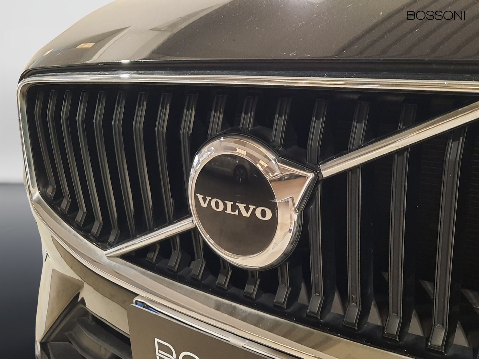 32 - Volvo XC60 2.0 b4 momentum pro automatico