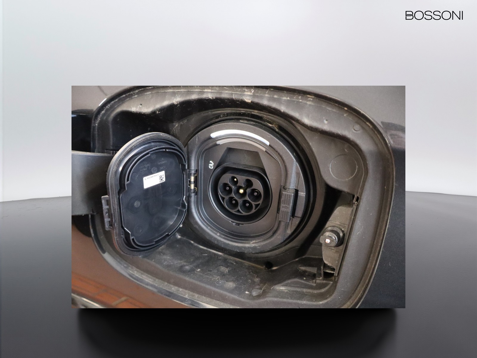 17 - Mercedes GLC suv 300 de plug in hybrid amg line advanced tech 4matic 9g-tronic