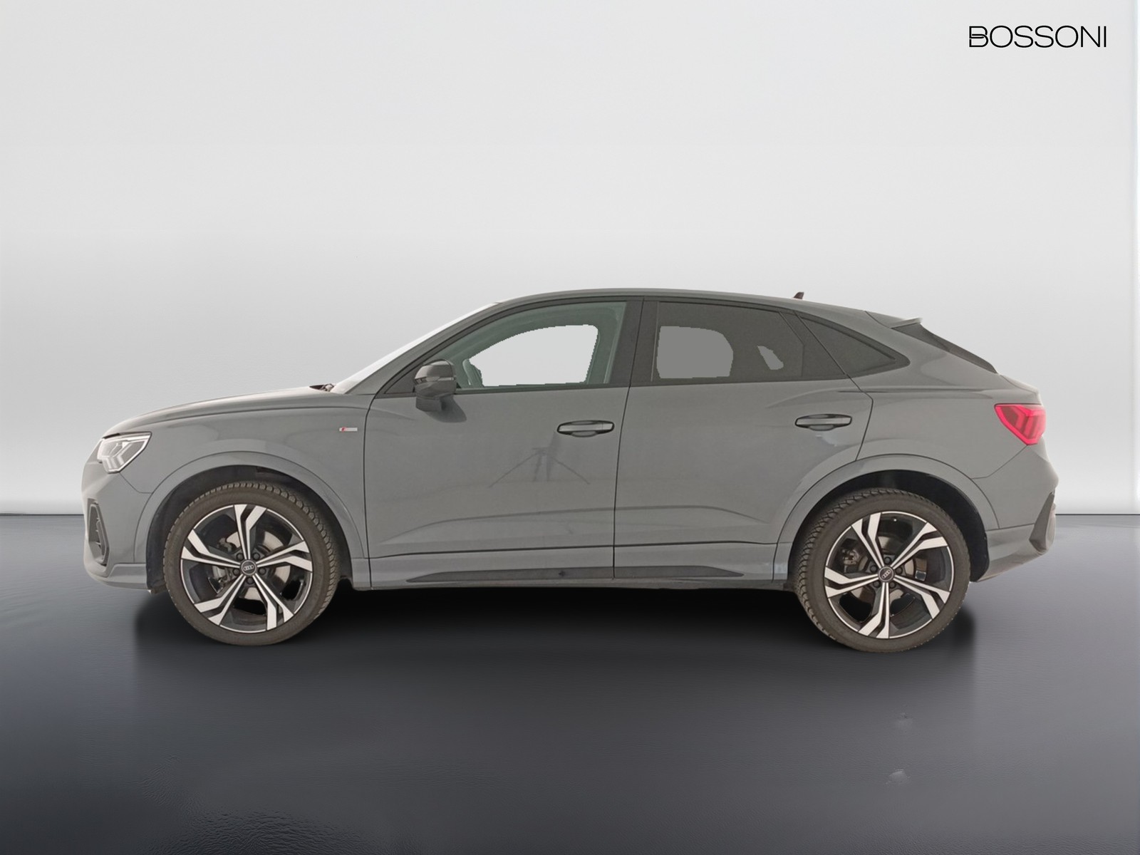 3 - Audi Q3 sportback 35 2.0 tdi identity black s tronic