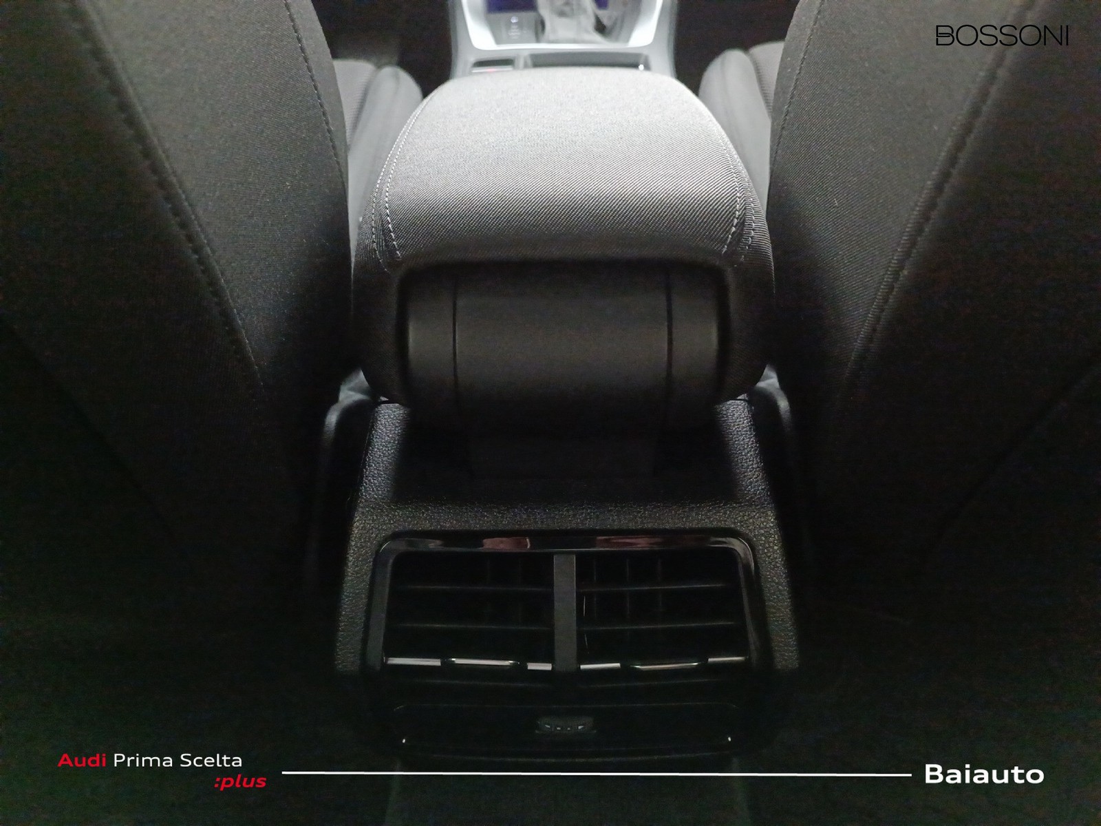 14 - Audi Q3 sportback 35 2.0 tdi identity black s tronic