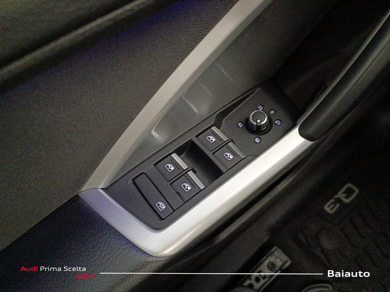 20 - Audi Q3 sportback 35 2.0 tdi identity black s tronic