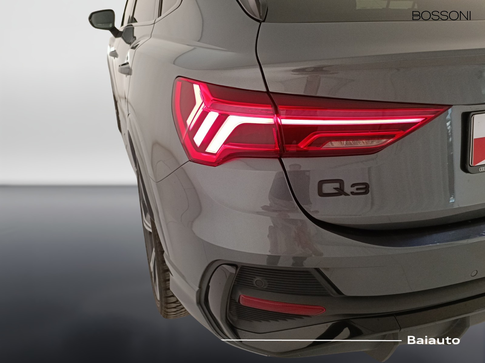 28 - Audi Q3 sportback 35 2.0 tdi identity black s tronic