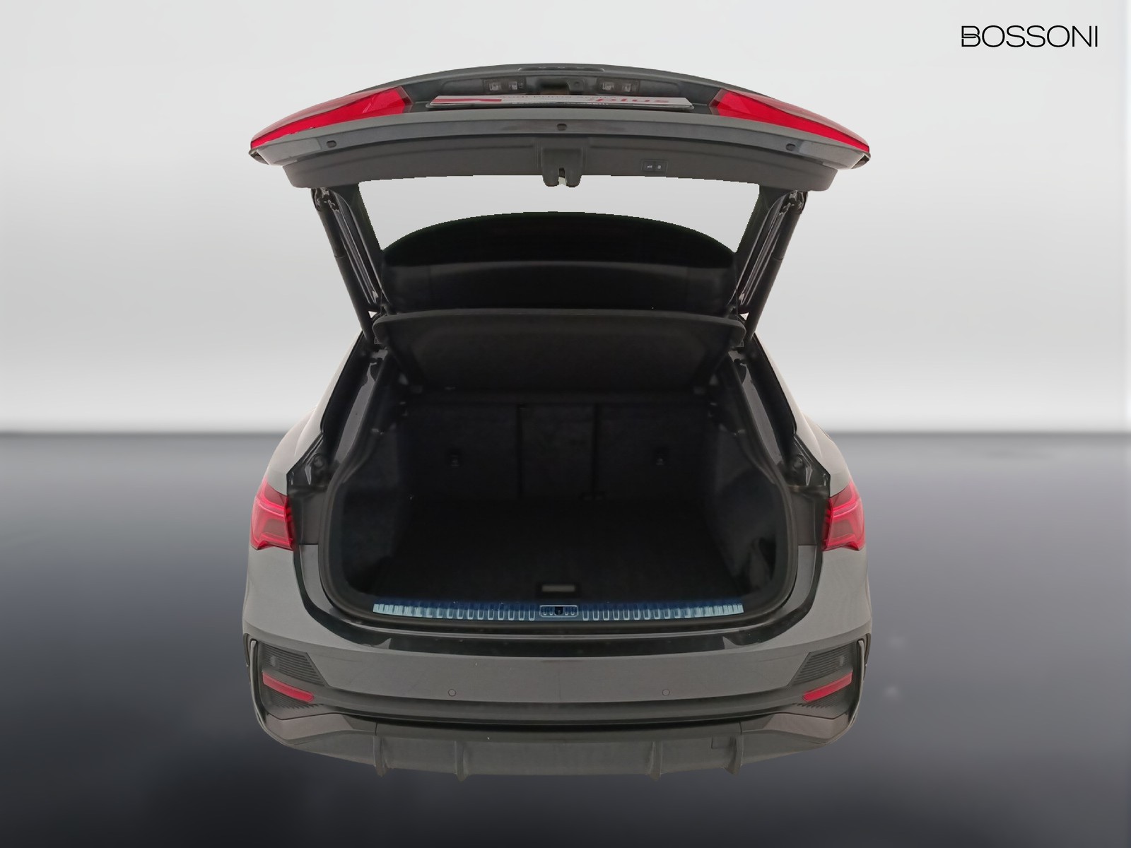 33 - Audi Q3 sportback 35 2.0 tdi identity black s tronic