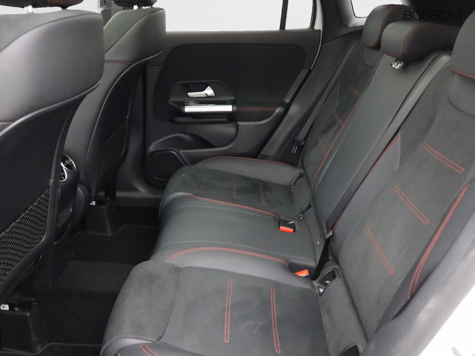 8 - Mercedes GLA 250 premium 4matic 8g-dct