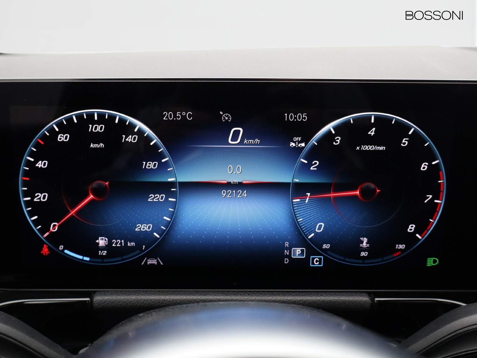 9 - Mercedes GLA 250 premium 4matic 8g-dct