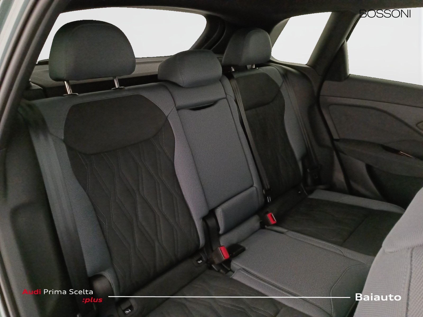 22 - Audi Q3 1.5 tfsi mhev 150cv s line edition