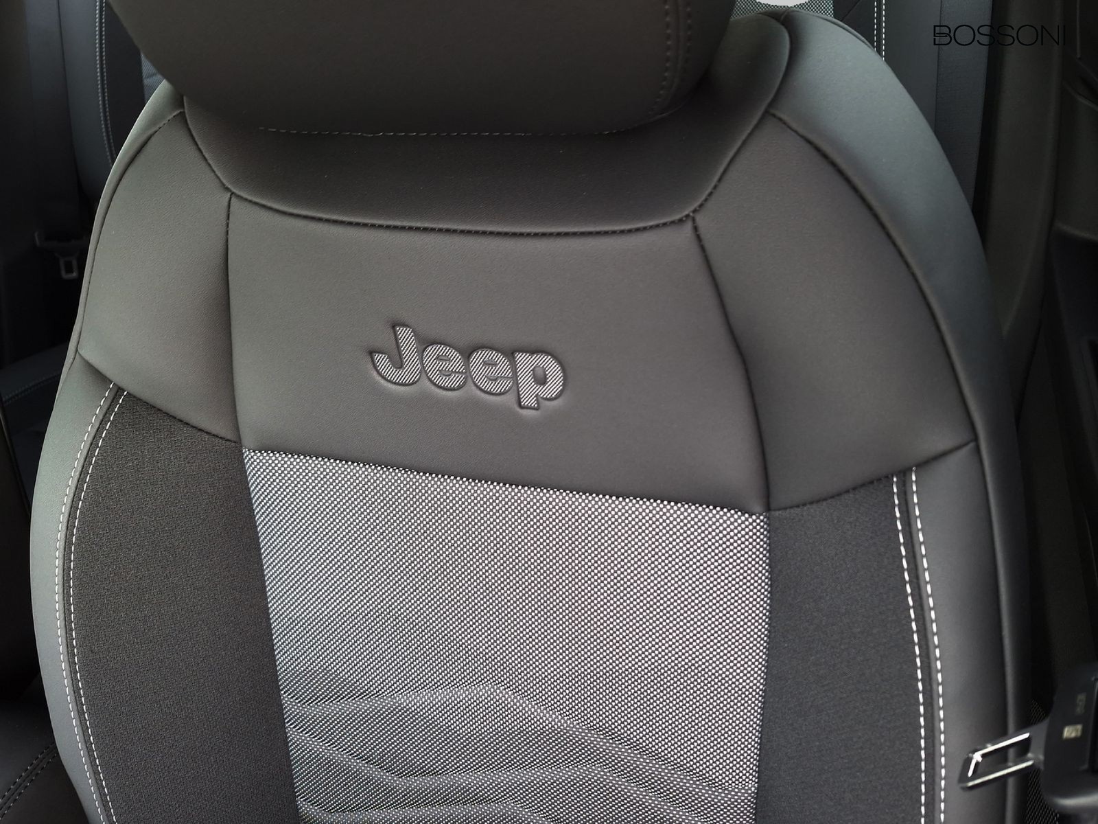 22 - Jeep Avenger 1.2 turbo e-hybrid mhev 110cv altitude fwd edct6