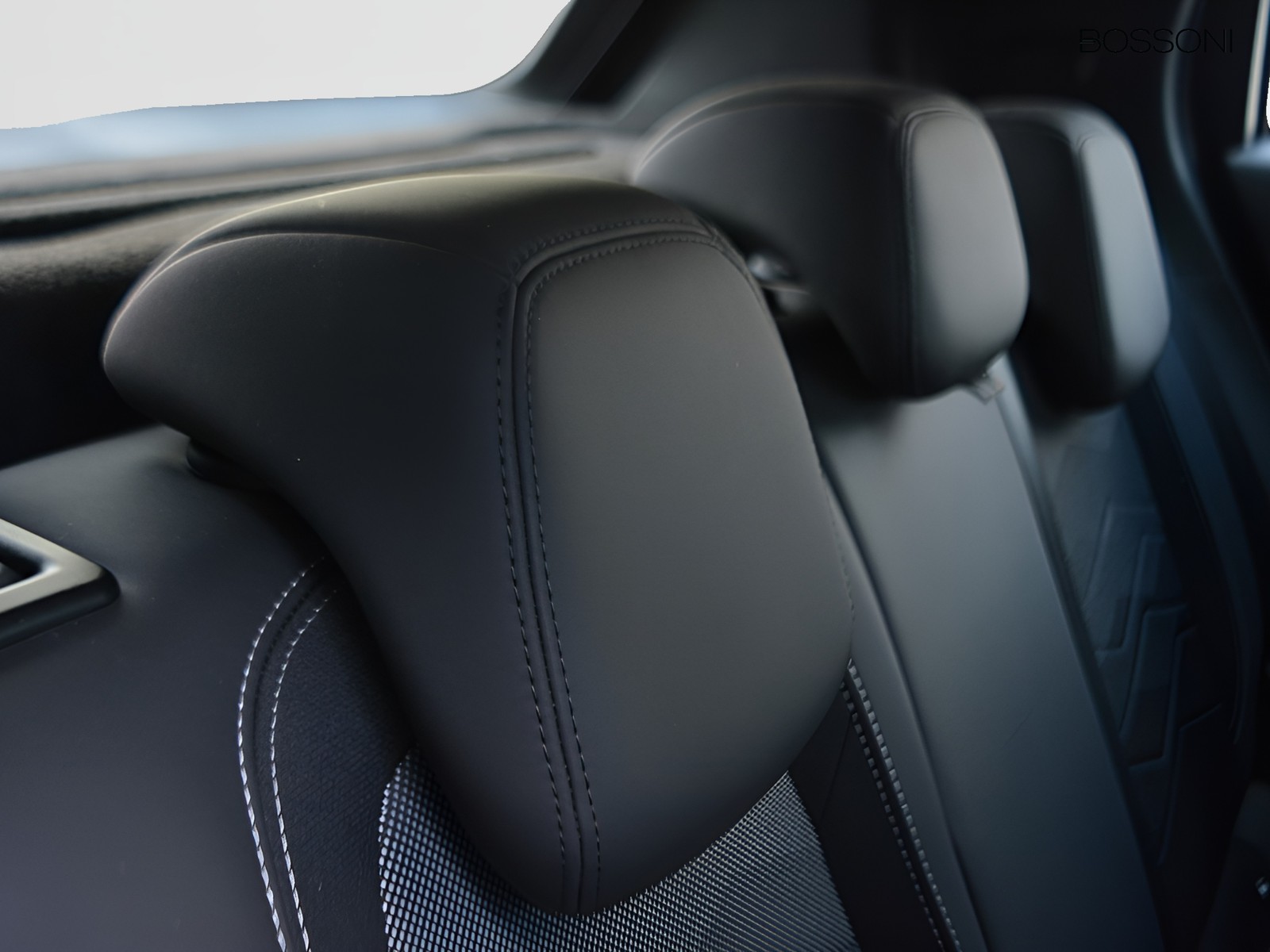 6 - Jeep Avenger 1.2 turbo 100cv altitude fwd