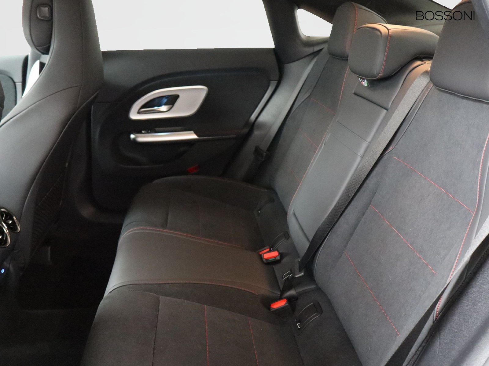 8 - Mercedes CLA 200 premium 4matic auto