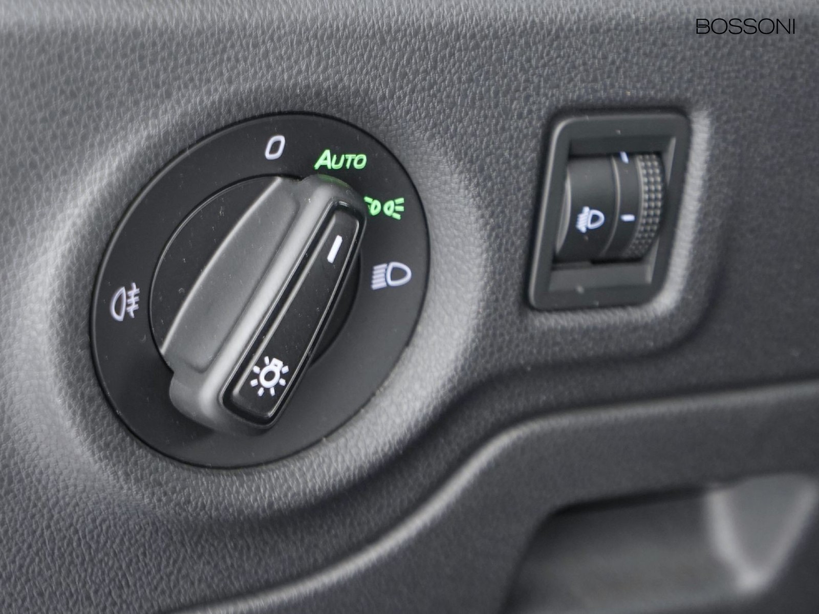 16 - Skoda Fabia 1.0 mpi evo 65cv ambition