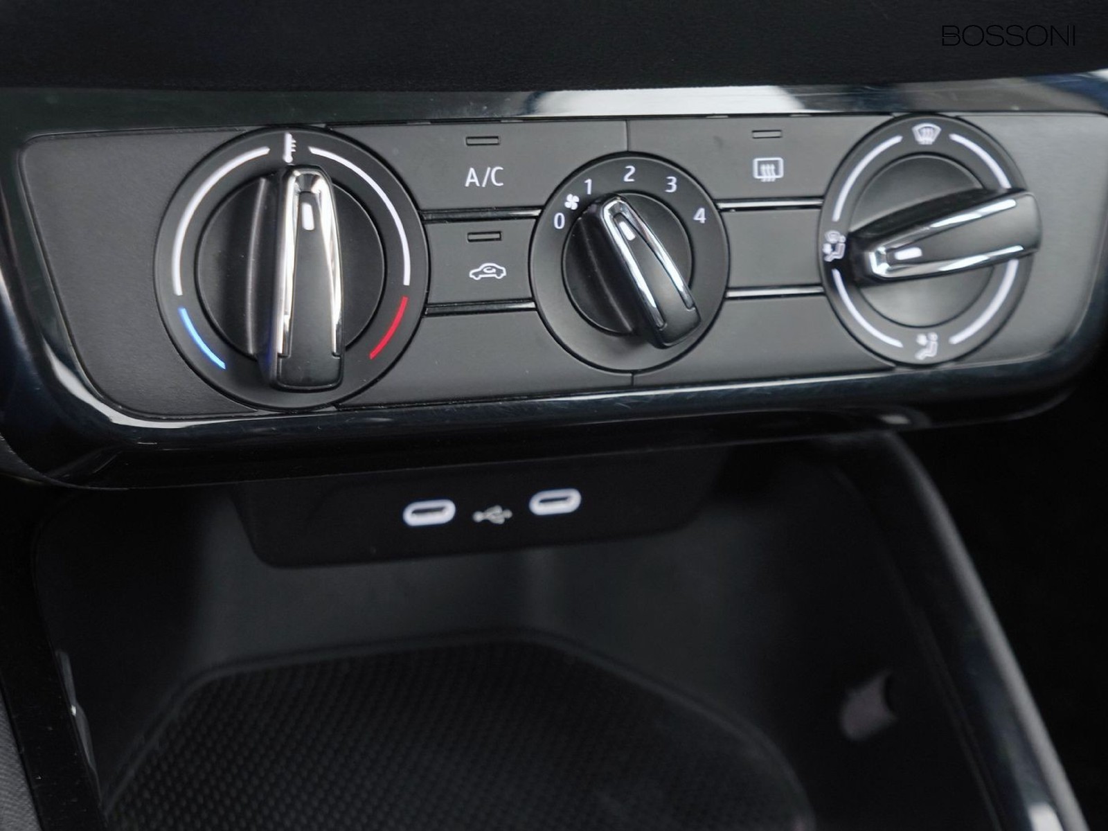 22 - Skoda Fabia 1.0 mpi evo 65cv ambition