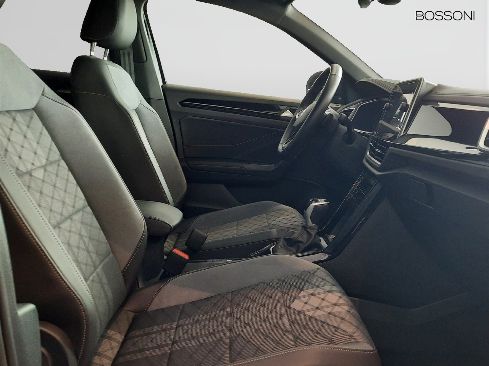 8 - Volkswagen T-Roc 2.0 tdi scr 150cv r line dsg