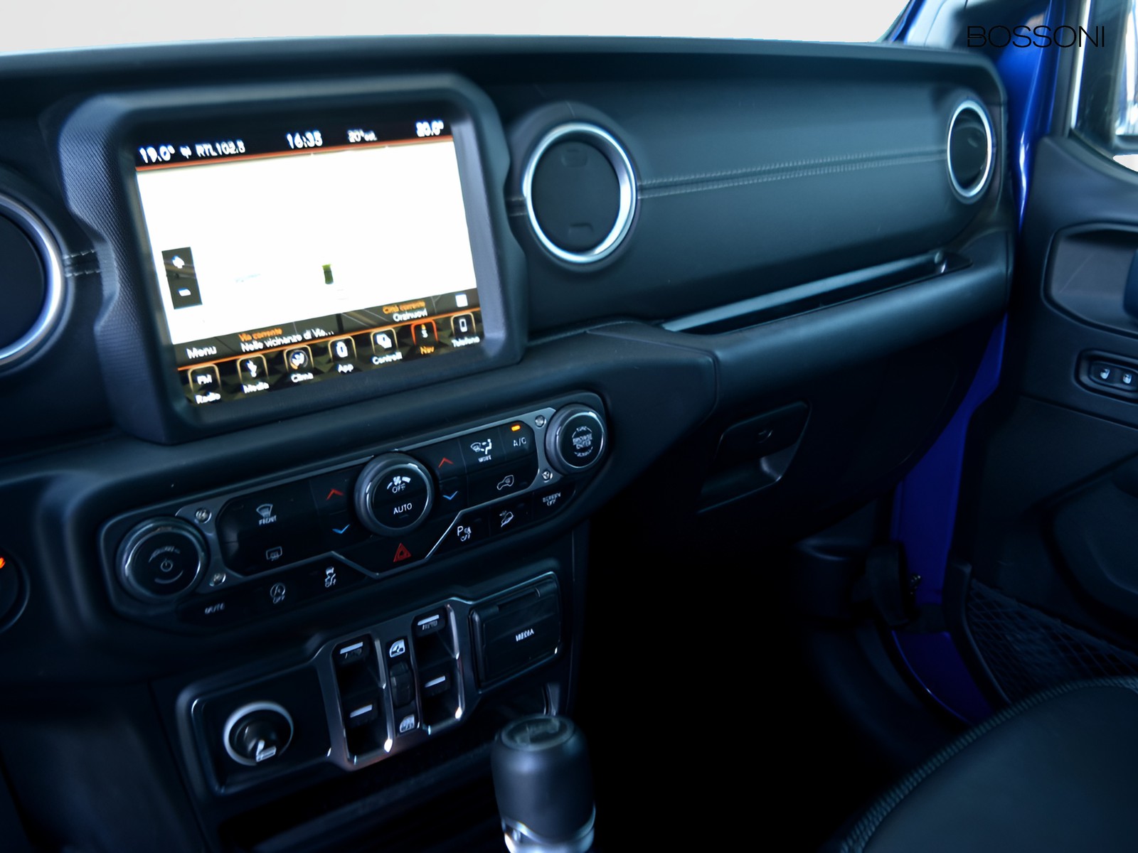 9 - Jeep Wrangler unlimited 2.0 turbo sahara 4wd auto