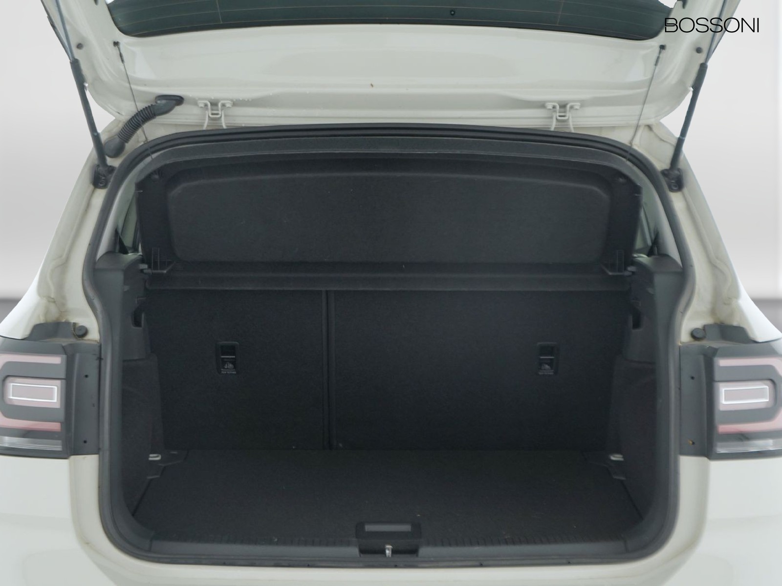 10 - Volkswagen T-Cross 1.0 tsi 95cv style