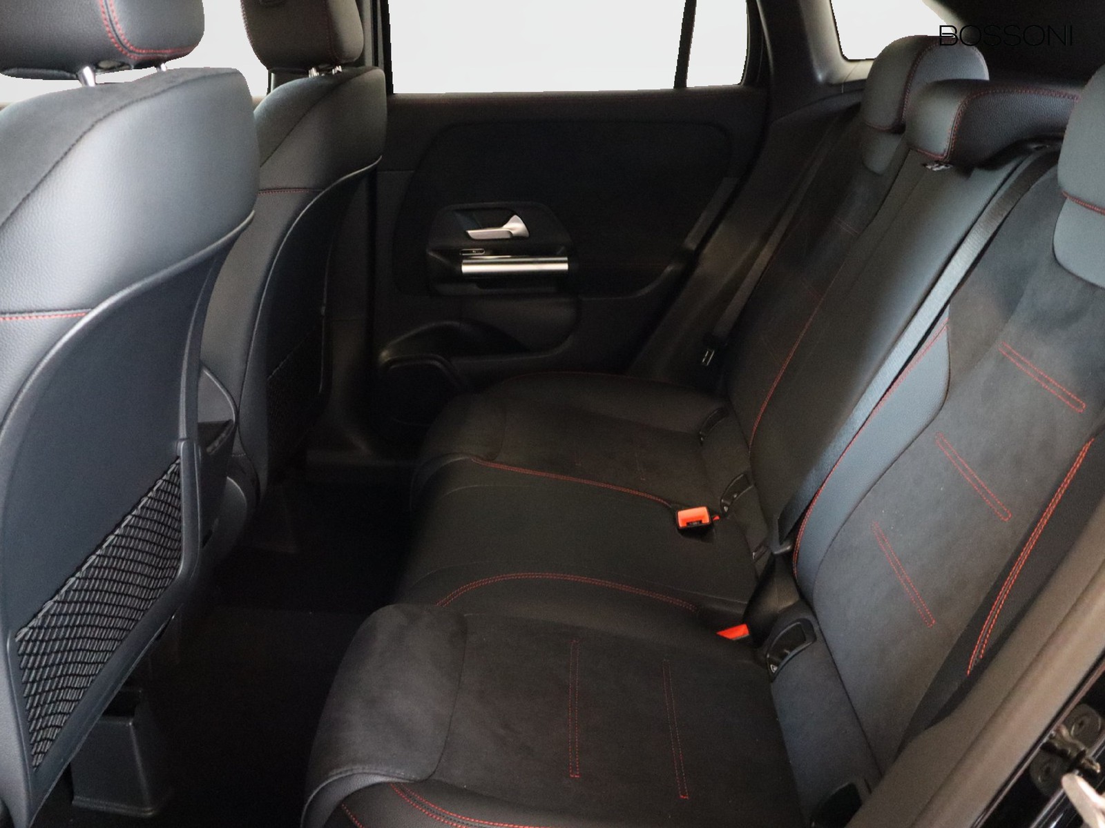 8 - Mercedes GLA 200 d amg line extra 8g-dct