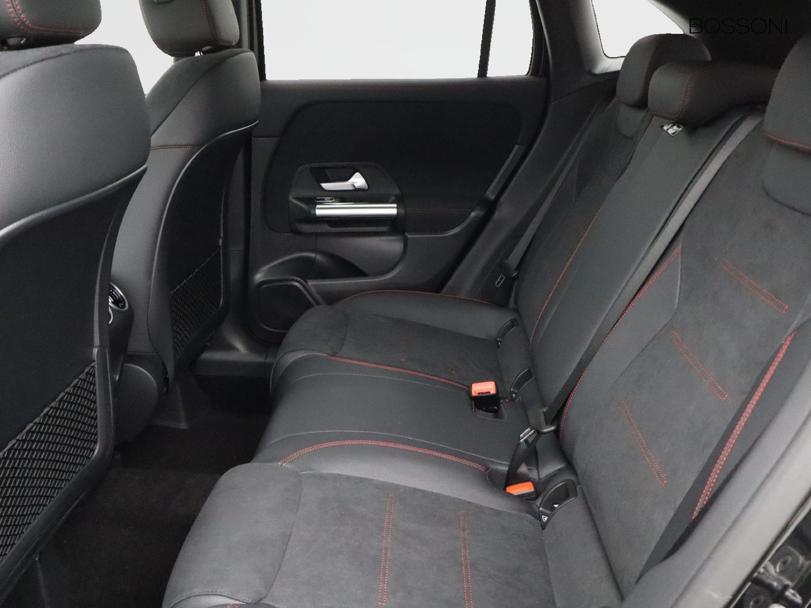 8 - Mercedes GLA 200 d amg line extra 8g-dct