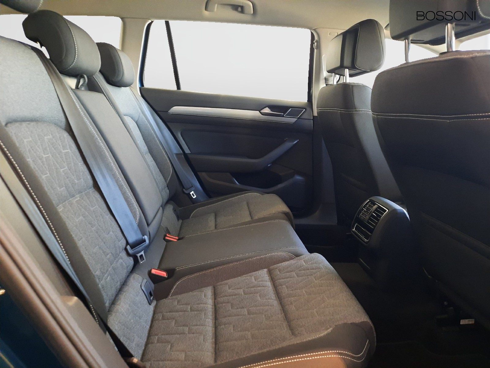 9 - Volkswagen Passat variant 2.0 tdi scr evo 150cv business dsg