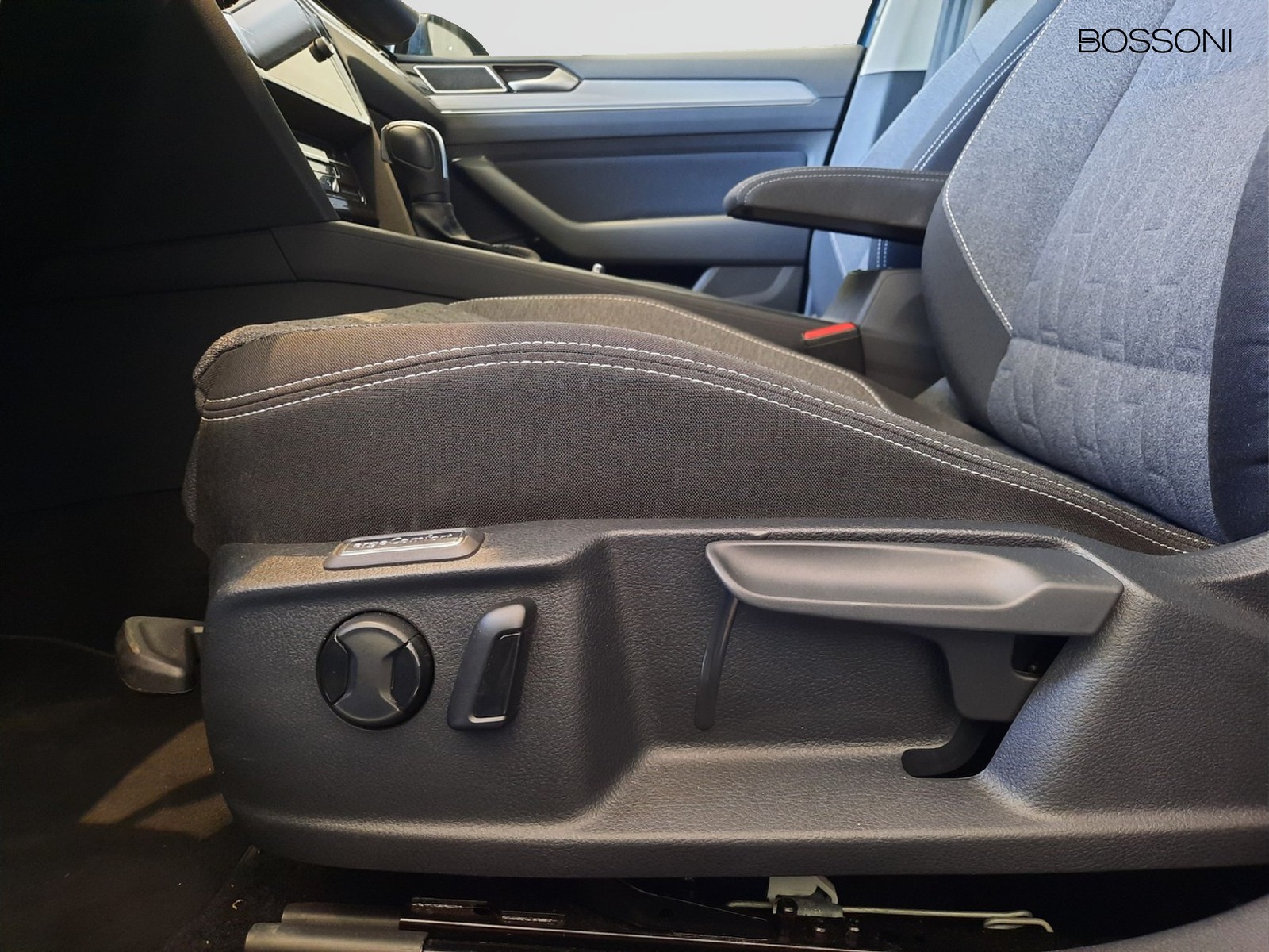 17 - Volkswagen Passat variant 2.0 tdi scr evo 150cv business dsg