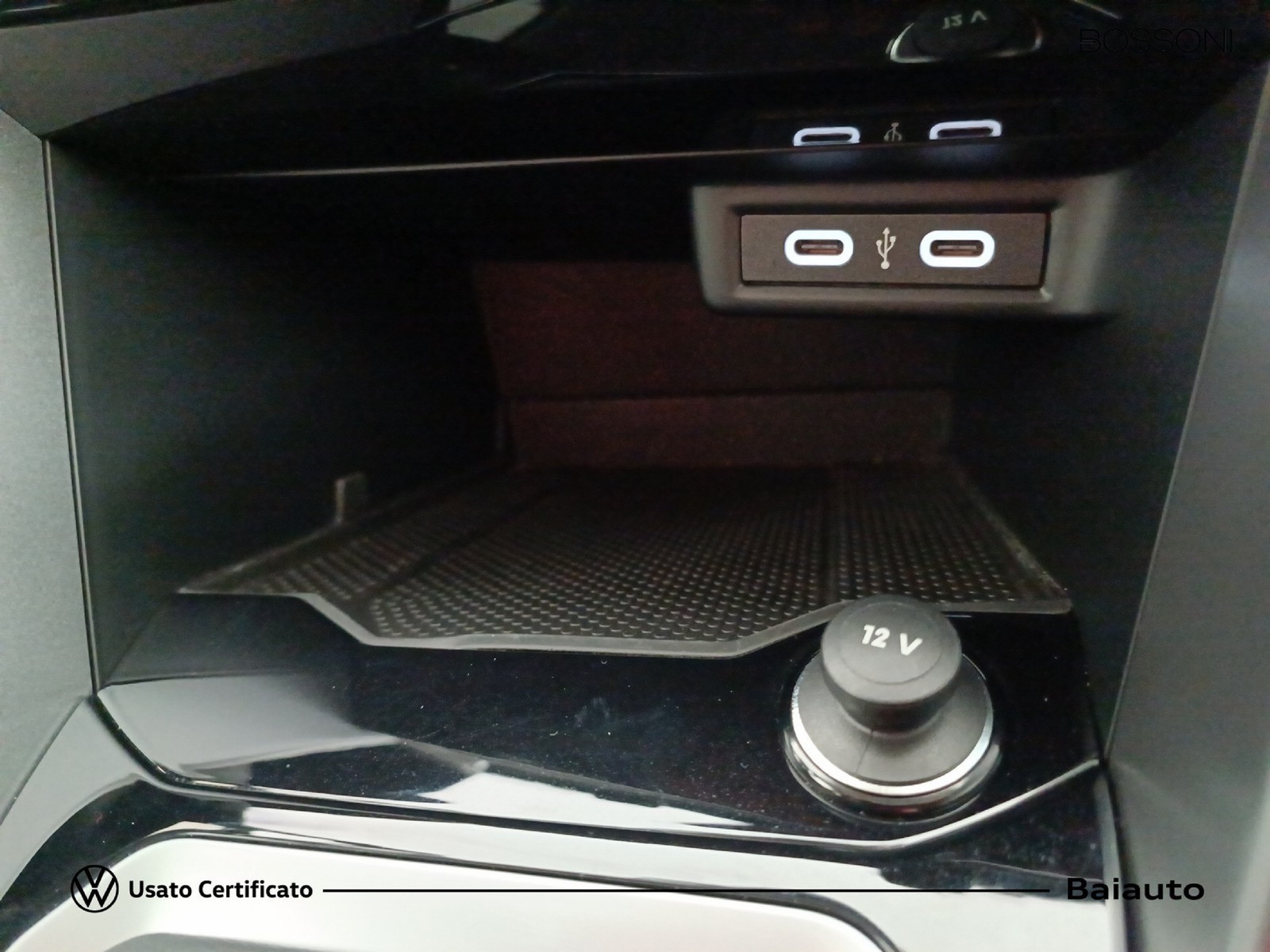 12 - Volkswagen T-Roc 2.0 tdi scr 115cv life