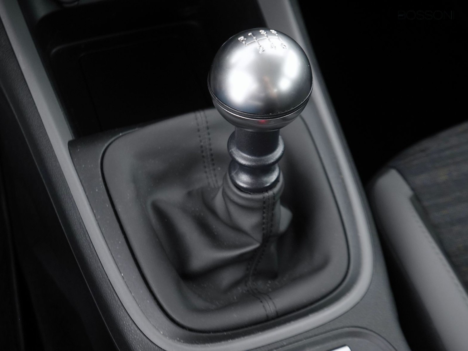 22 - Jeep Avenger 1.2 turbo 100cv longitude fwd