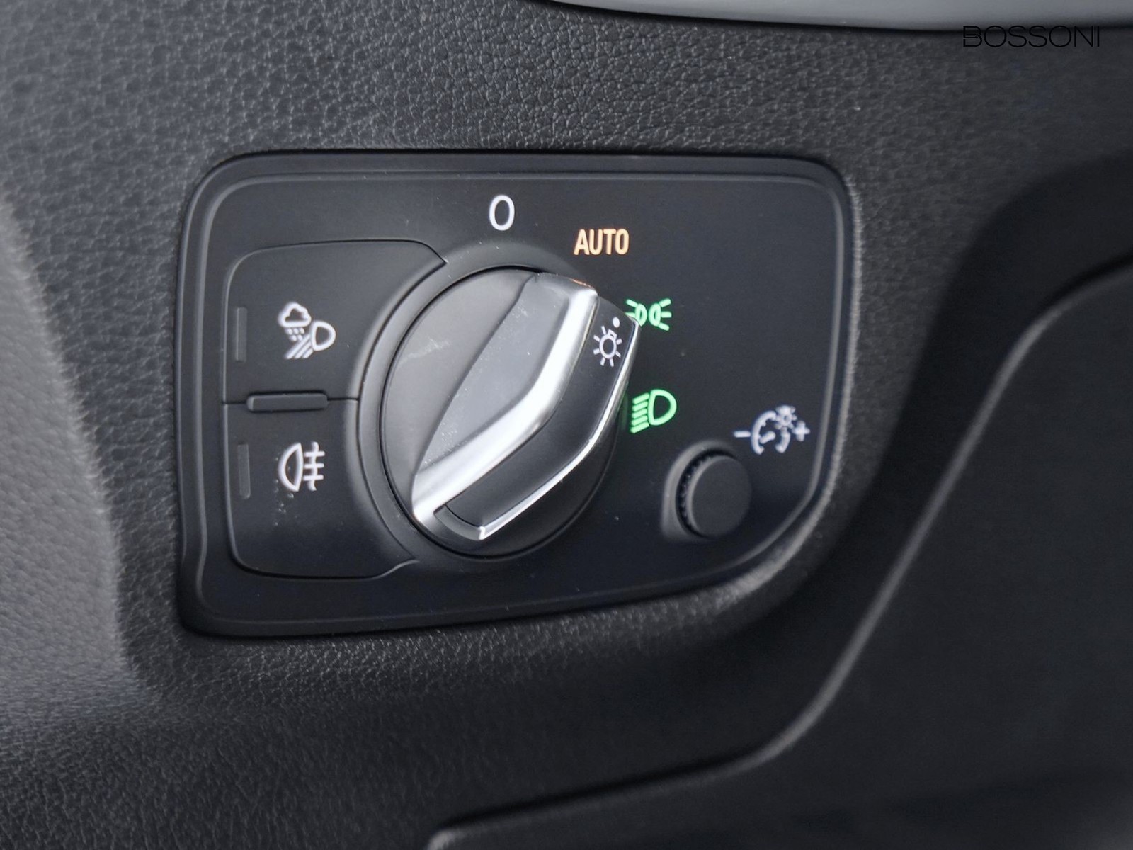 11 - Audi Q2 35 2.0 tdi business advanced s tronic