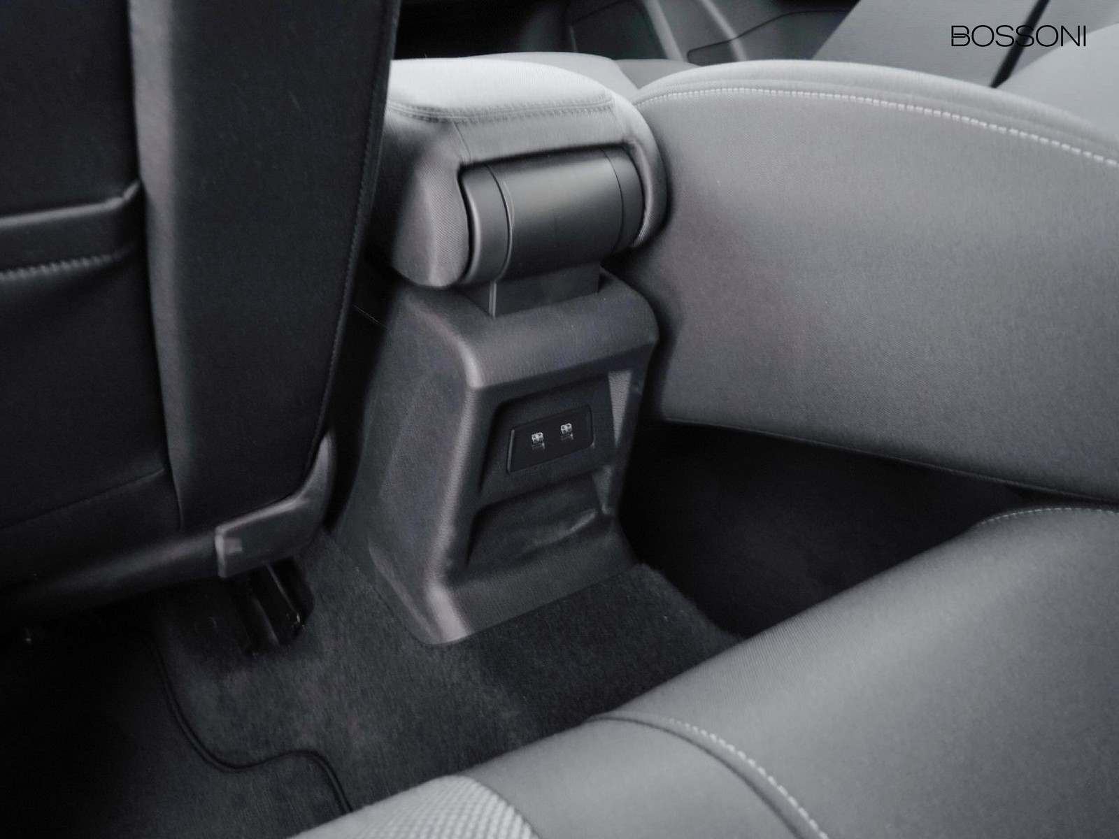 27 - Audi Q2 35 2.0 tdi business advanced s tronic