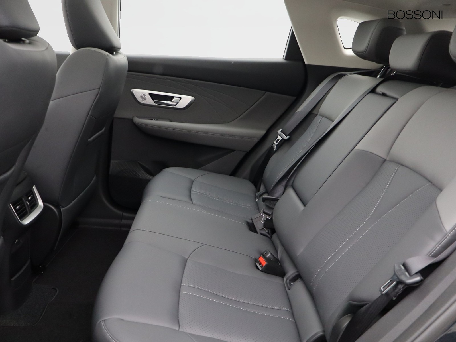 8 - Dongfeng Huge 1.5 t e2 320t auto