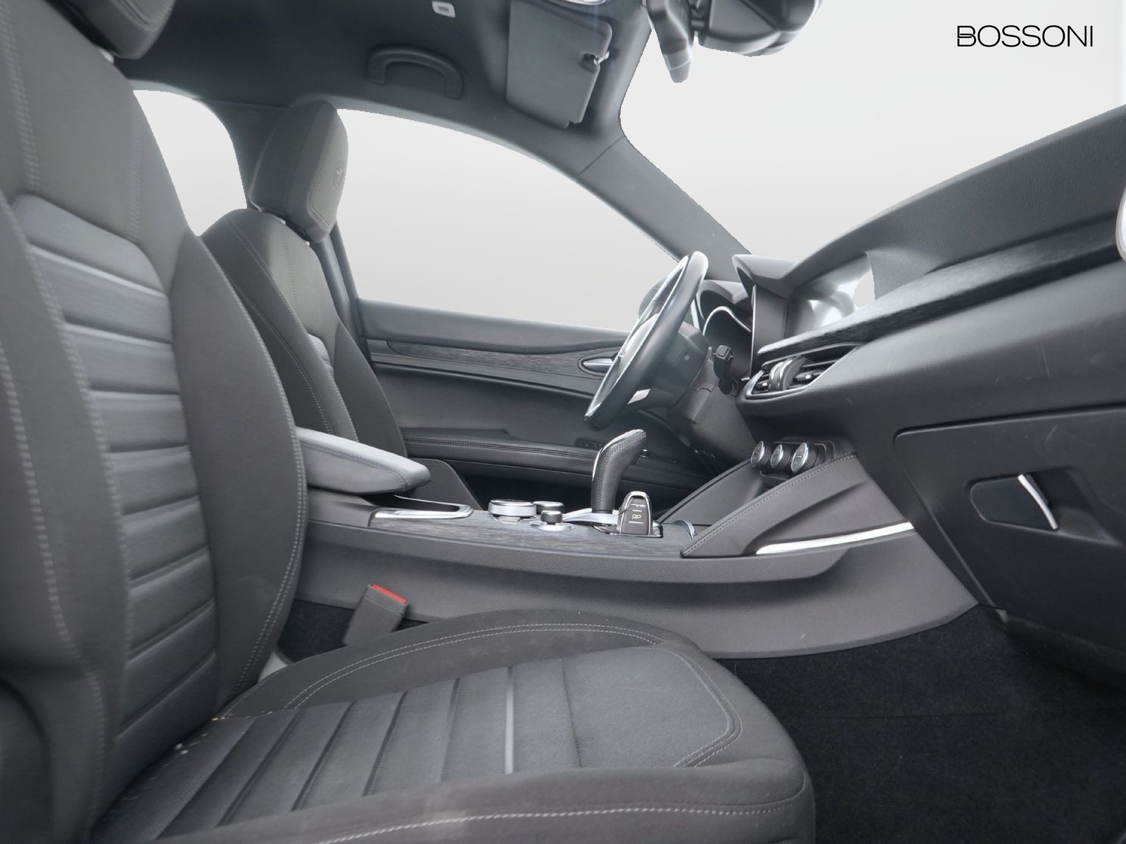 8 - Alfa Romeo Stelvio 2.2 turbo 160cv super business rwd at8