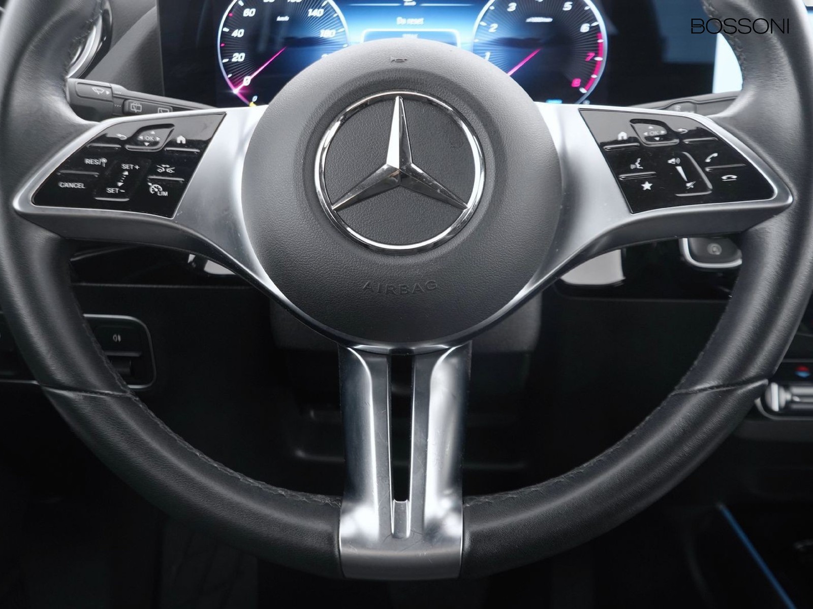 15 - Mercedes GLA 180 progressive advanced plus 7g-dct