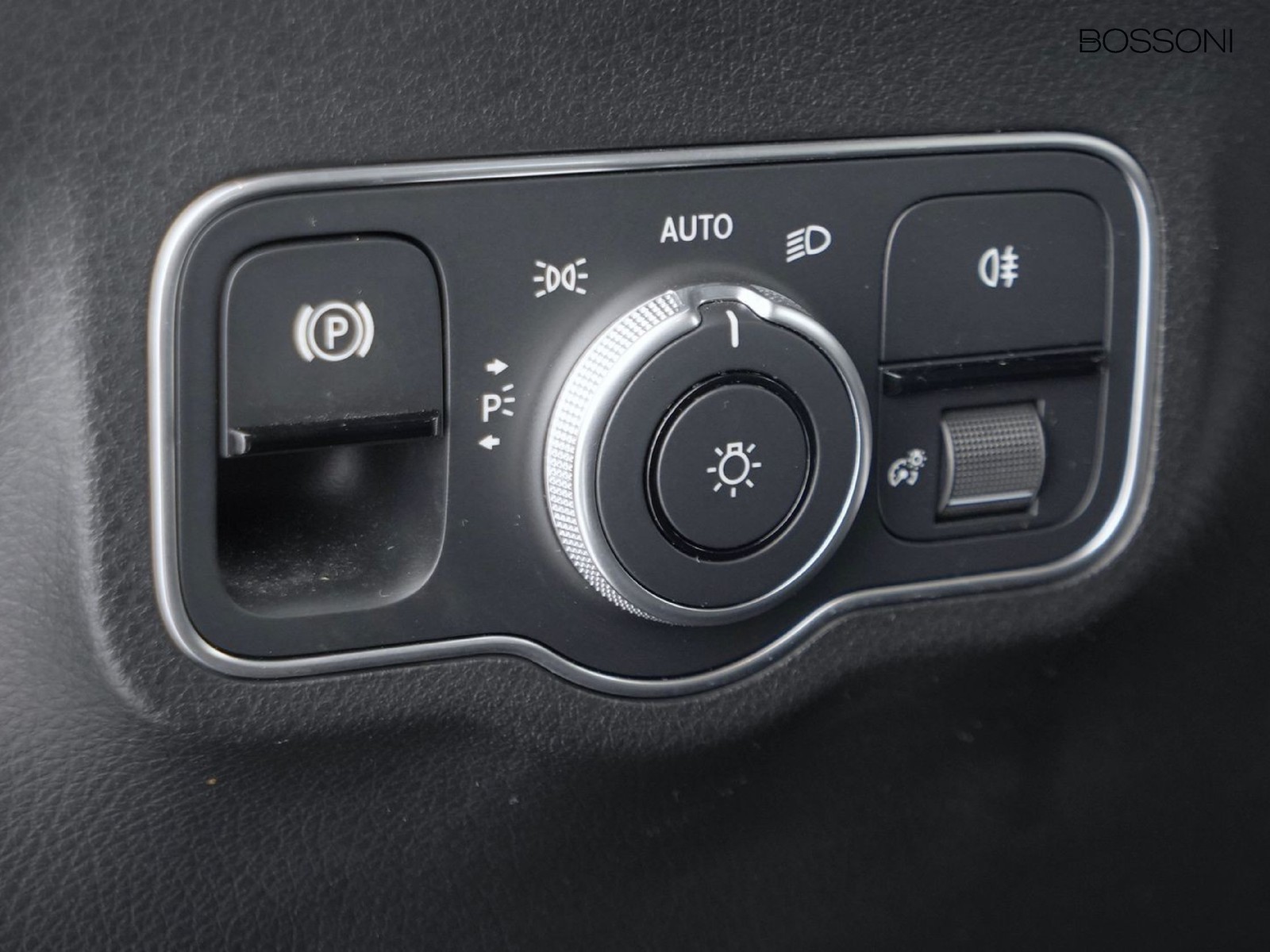 16 - Mercedes GLA 180 progressive advanced plus 7g-dct