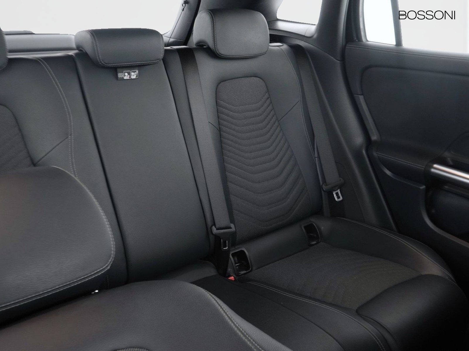 22 - Mercedes GLA 180 progressive advanced plus 7g-dct