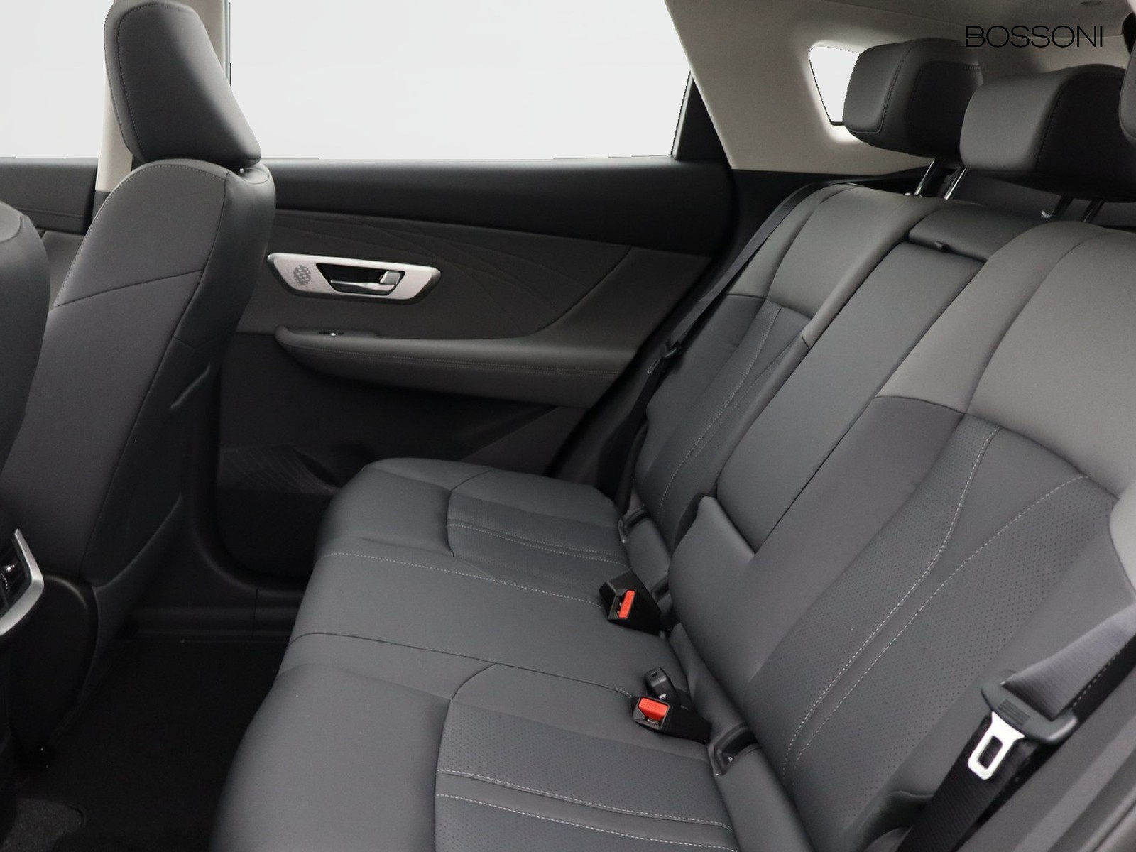 8 - Dongfeng Huge 1.5 t e2 320t auto