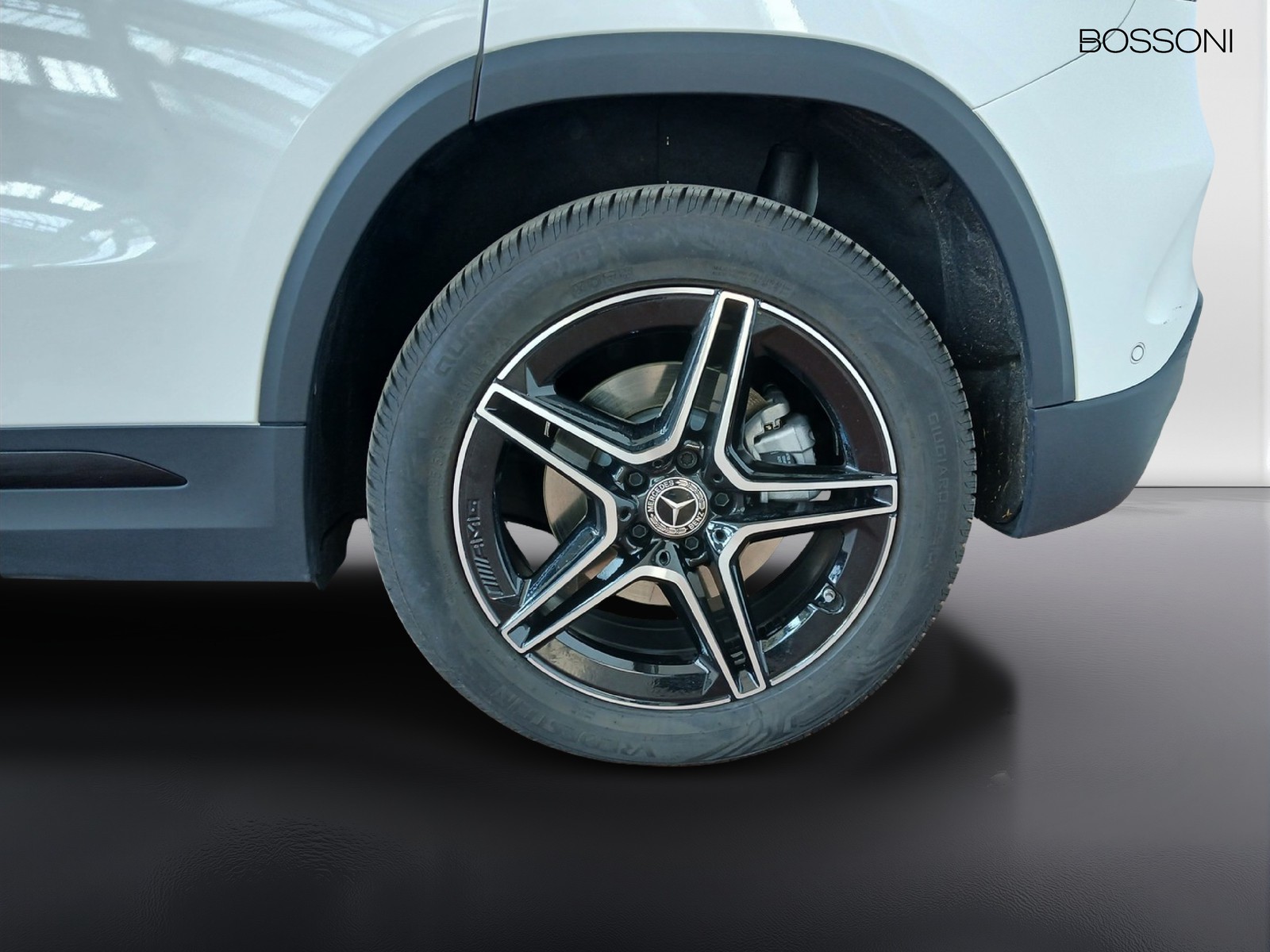 4 - Mercedes GLA 250 e plug in hybrid (e eq-power) premium 8g-dct