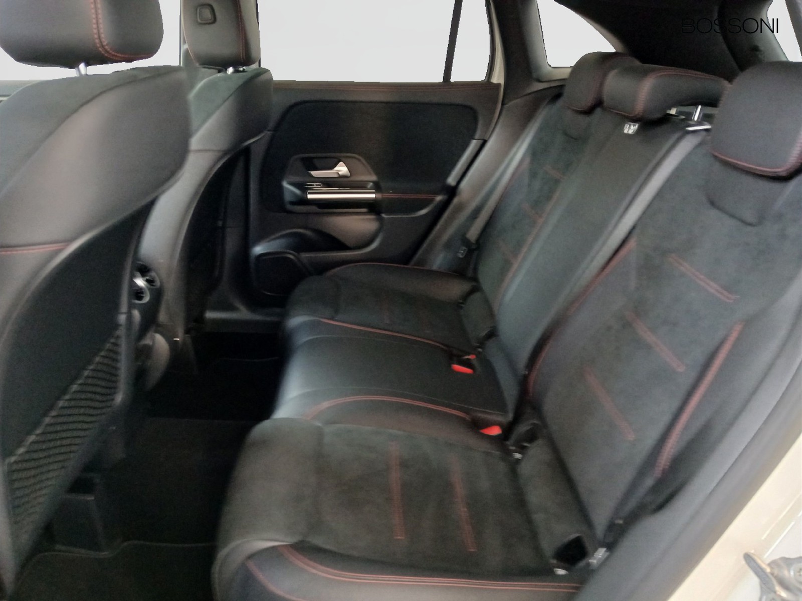 8 - Mercedes GLA 250 e plug in hybrid (e eq-power) premium 8g-dct