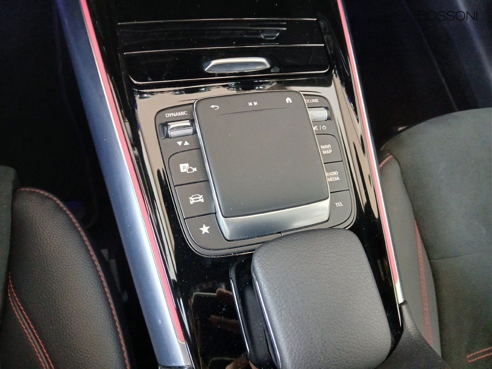 14 - Mercedes GLA 250 e plug in hybrid (e eq-power) premium 8g-dct