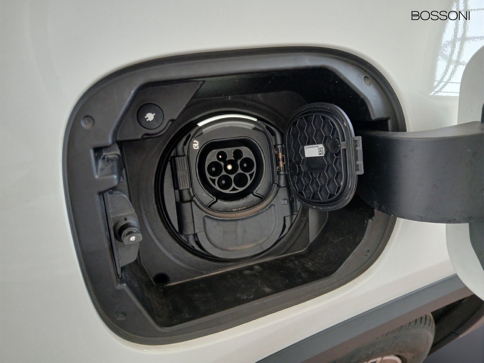 17 - Mercedes GLA 250 e plug in hybrid (e eq-power) premium 8g-dct