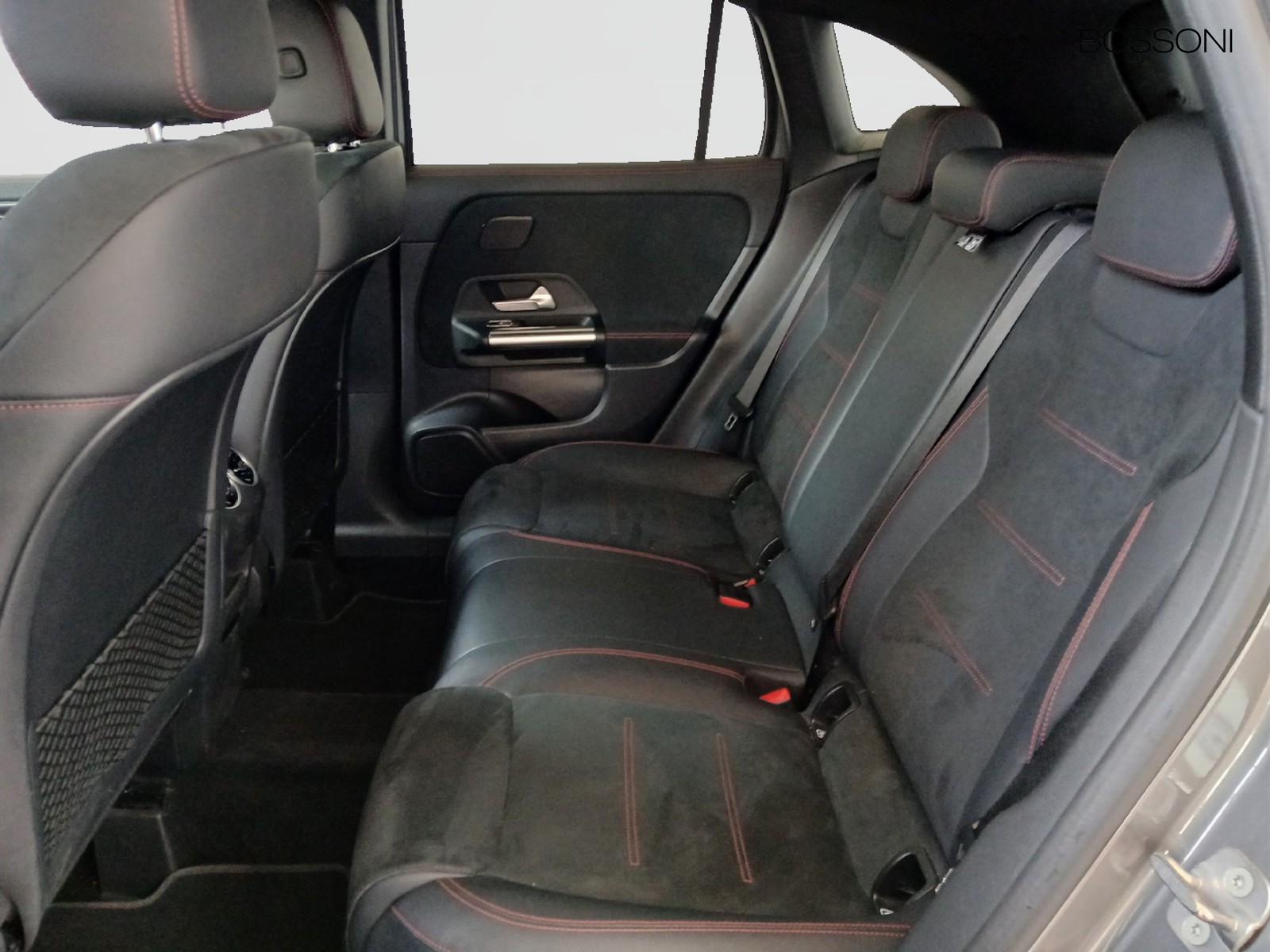 8 - Mercedes GLA 200 d amg line premium 8g-dct