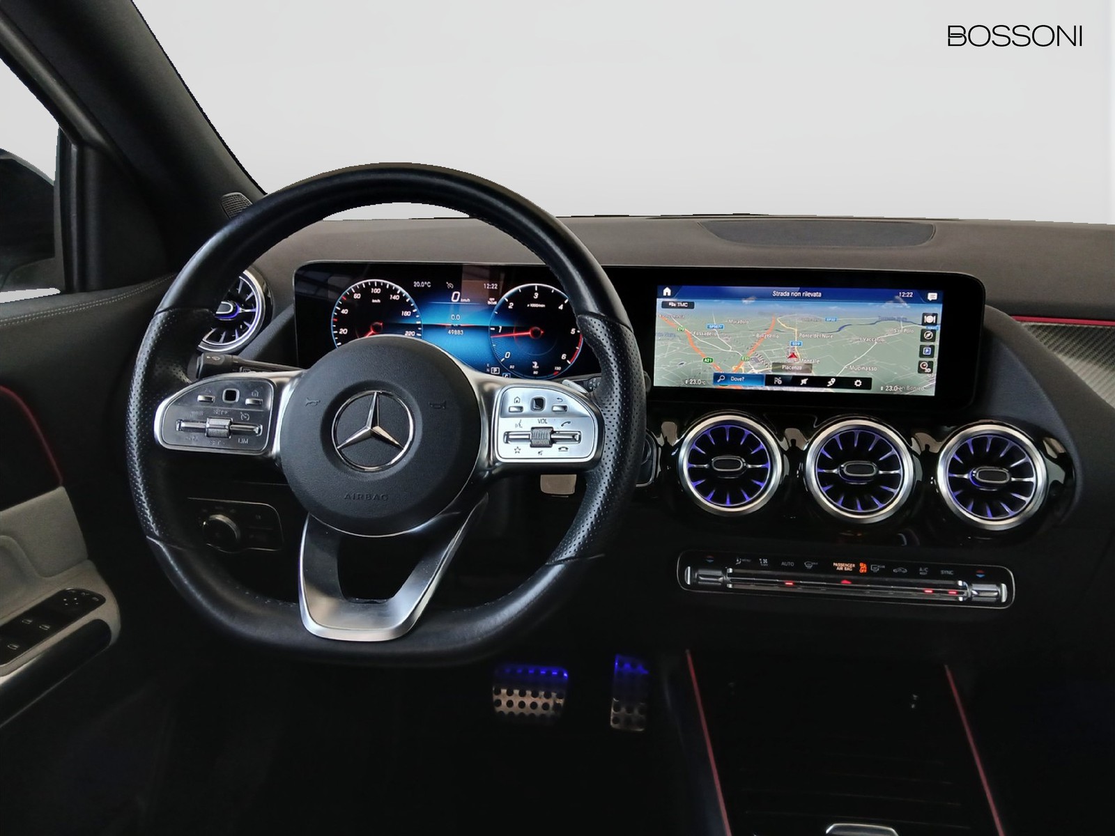 12 - Mercedes GLA 200 d premium 8g-dct