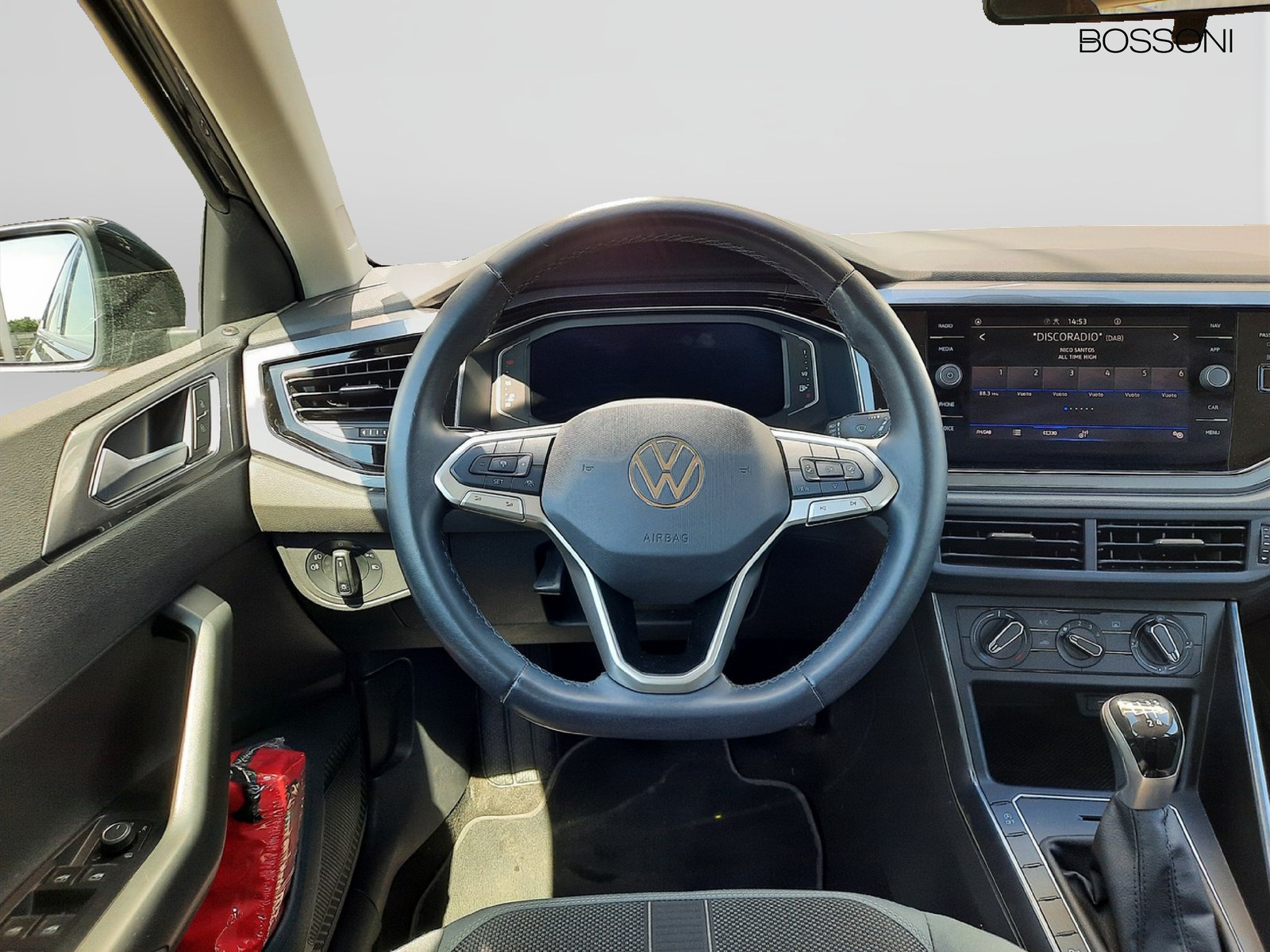 8 - Volkswagen Polo 1.0 tsi 95cv style
