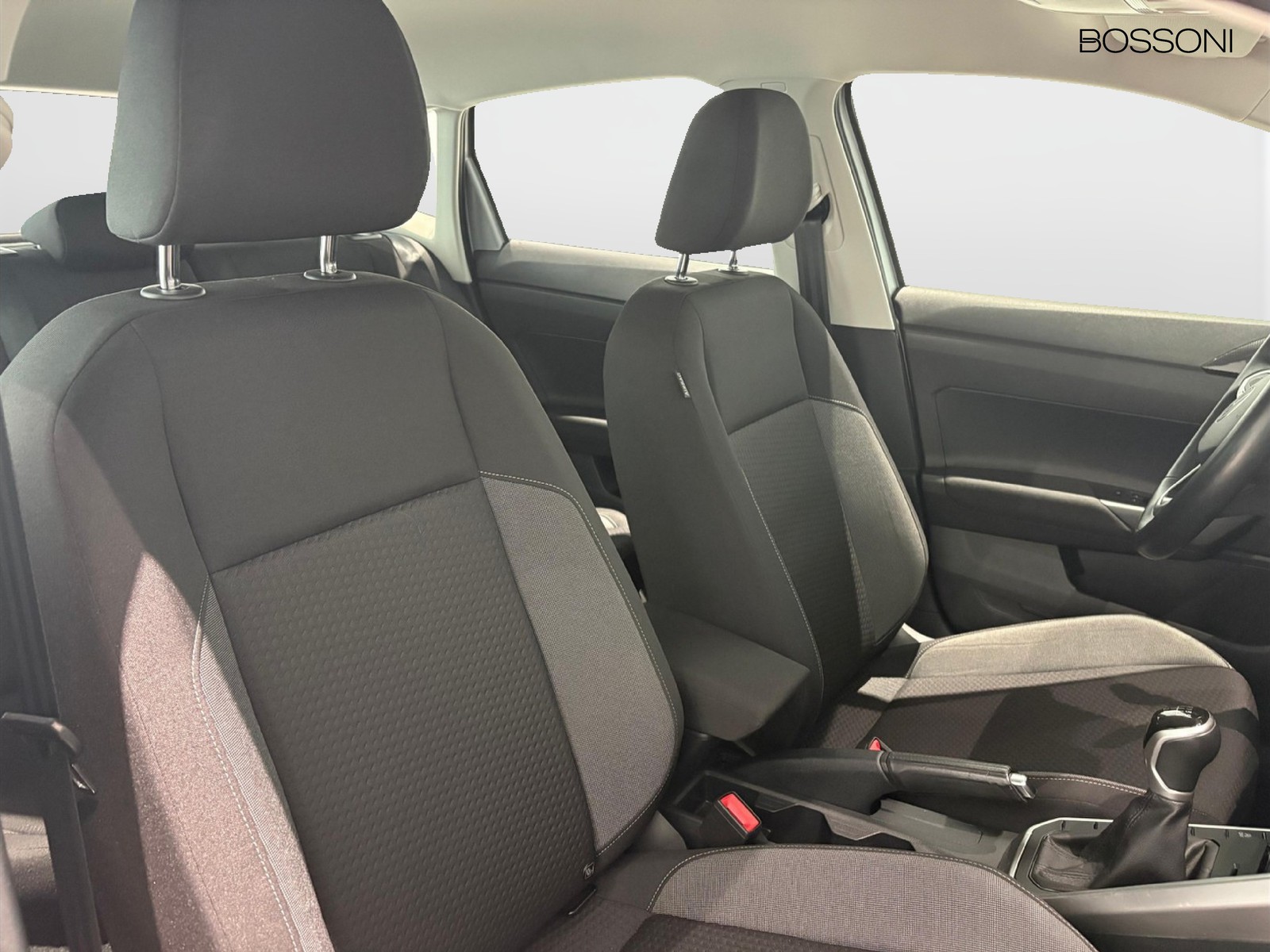 8 - Volkswagen Polo 1.0 evo 80cv life