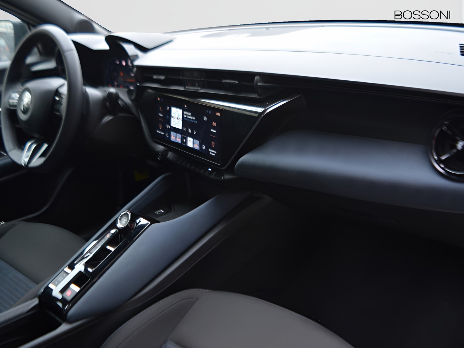 8 - Alfa Romeo Junior 1.2 hybrid 145cv ibrida edct6